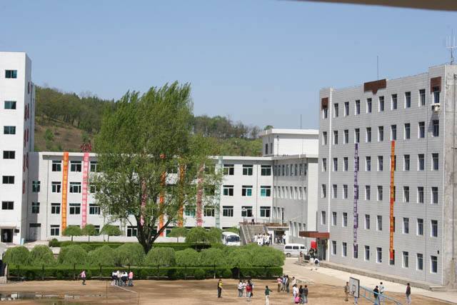 吉林衛生學(xué)校招生辦聯(lián)系電話(huà)