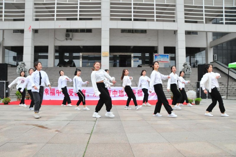 隨州職業(yè)技術(shù)學(xué)院2019年報名條件、招生對象